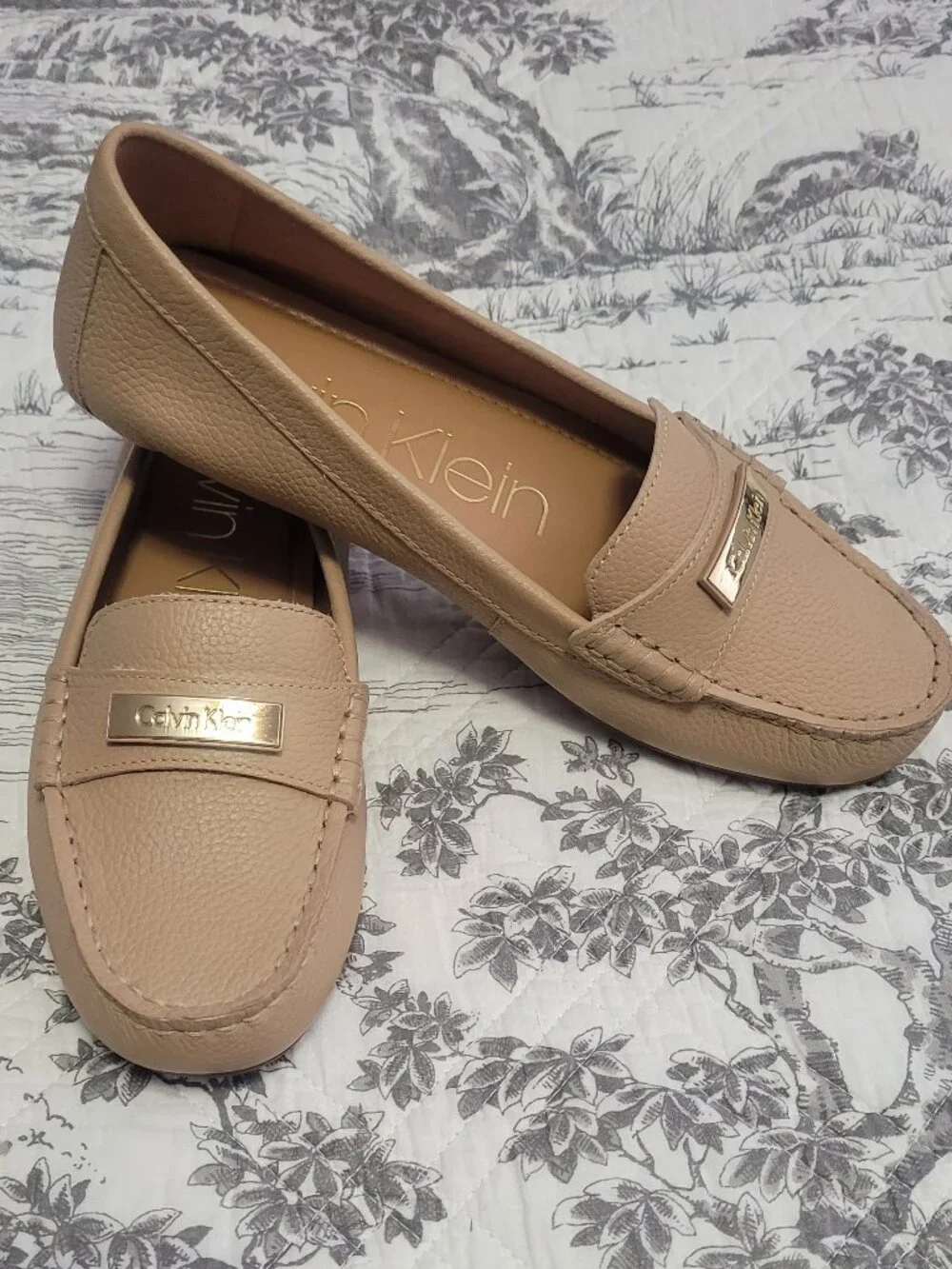 Calvin Klein LEATHER Flats Blush Size 8M NWOT